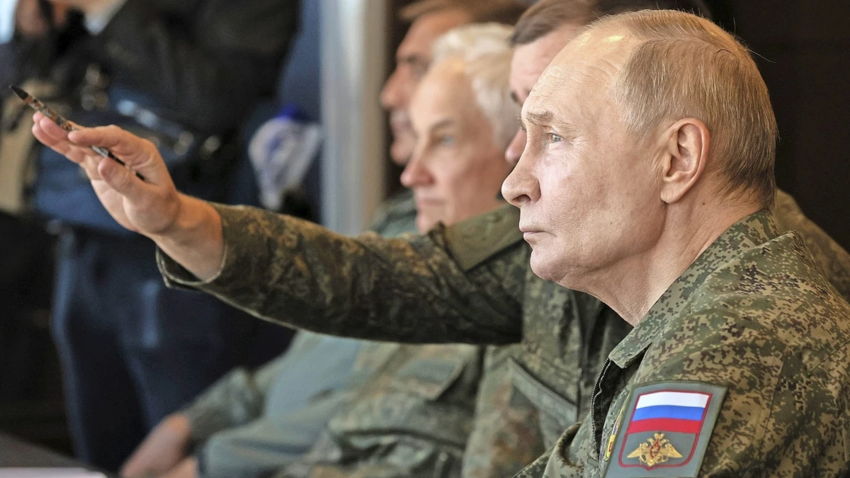Kämpfer als Politiker, Putin als Kämpfer: Während des Manövers „Sapad-2025“ - dpa