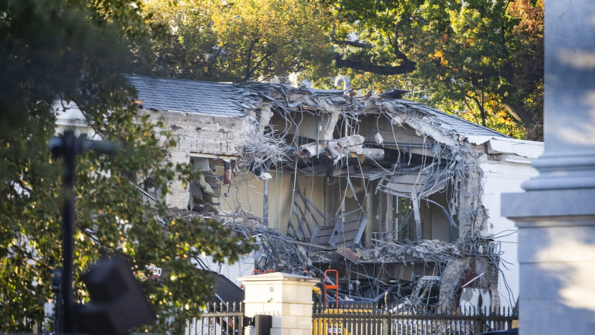 Hier will Trump bald rauschende Feste feiern: Blick auf den zerstörten Ostflügel des Weißen Hauses. - EPA