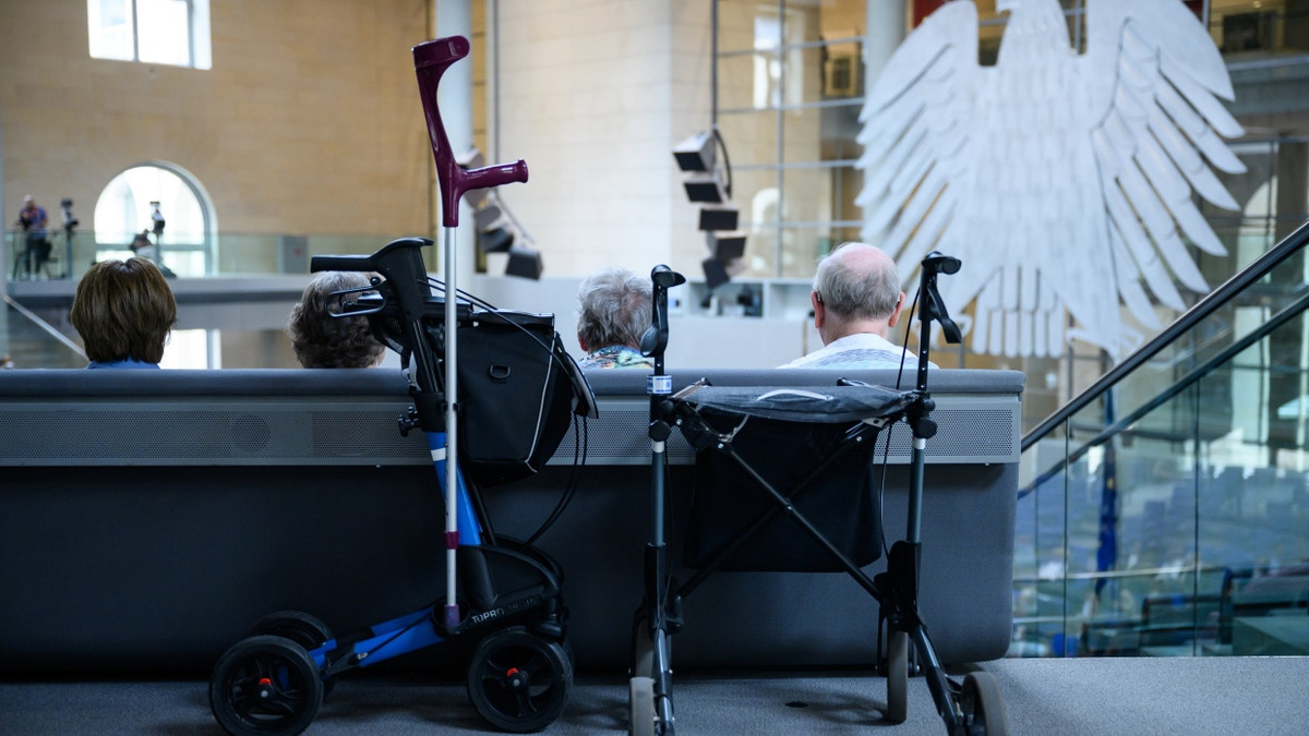 Zuschauer im Bundestag: Hier wird auch Rentenpolitik gemacht. - dpa