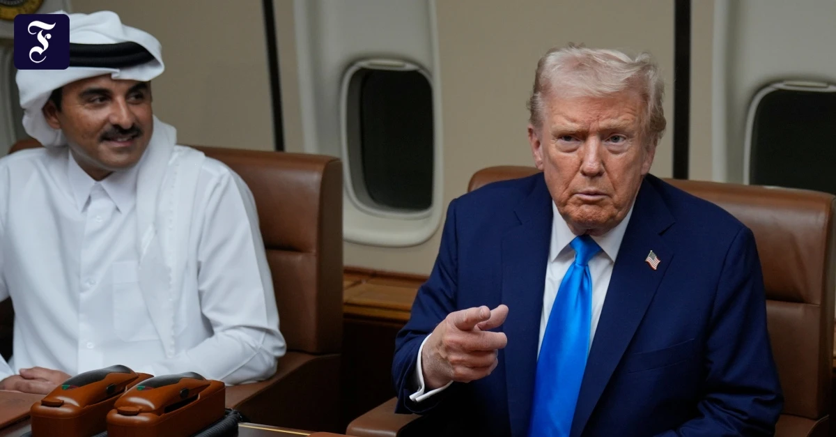 Krieg in Nahost: Bei Zwischenstopp: Trump trifft den Emir von Qatar