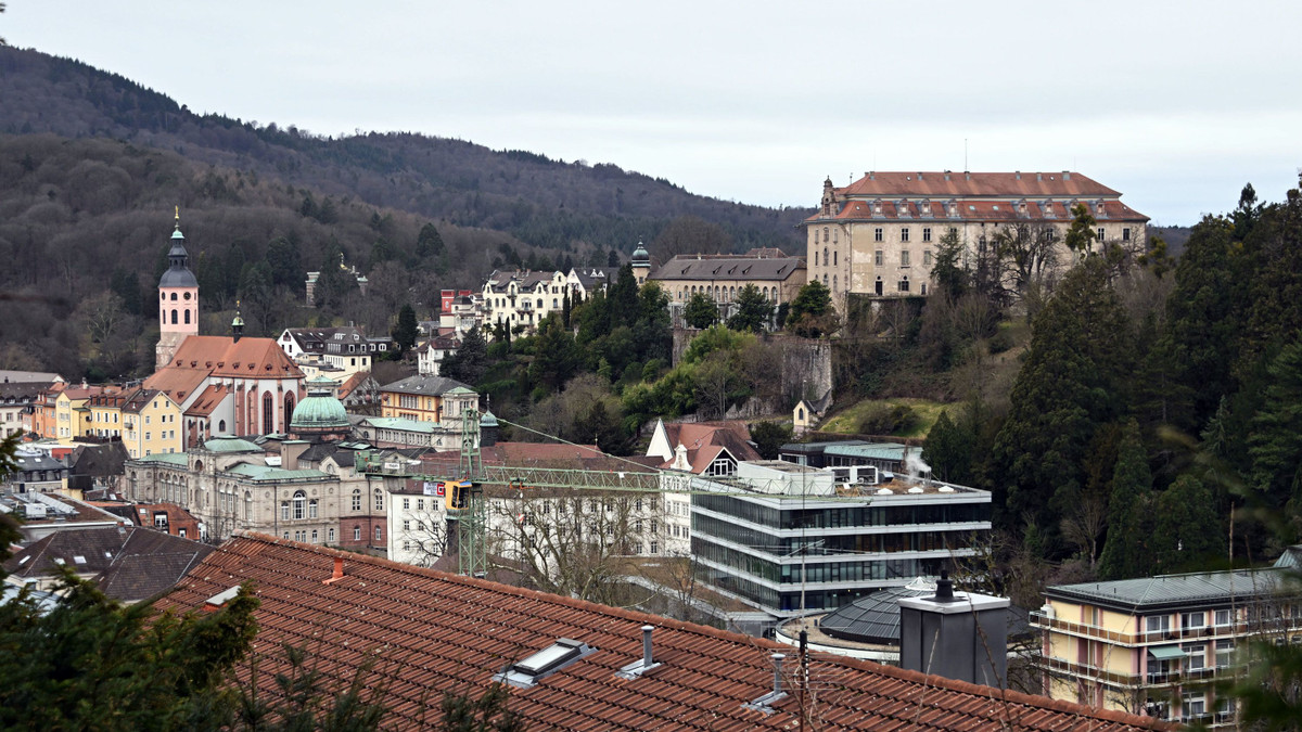 Seit August dienstunfähig: Oberbürgermeister von Baden-Baden fährt betrunken gegen Ampel