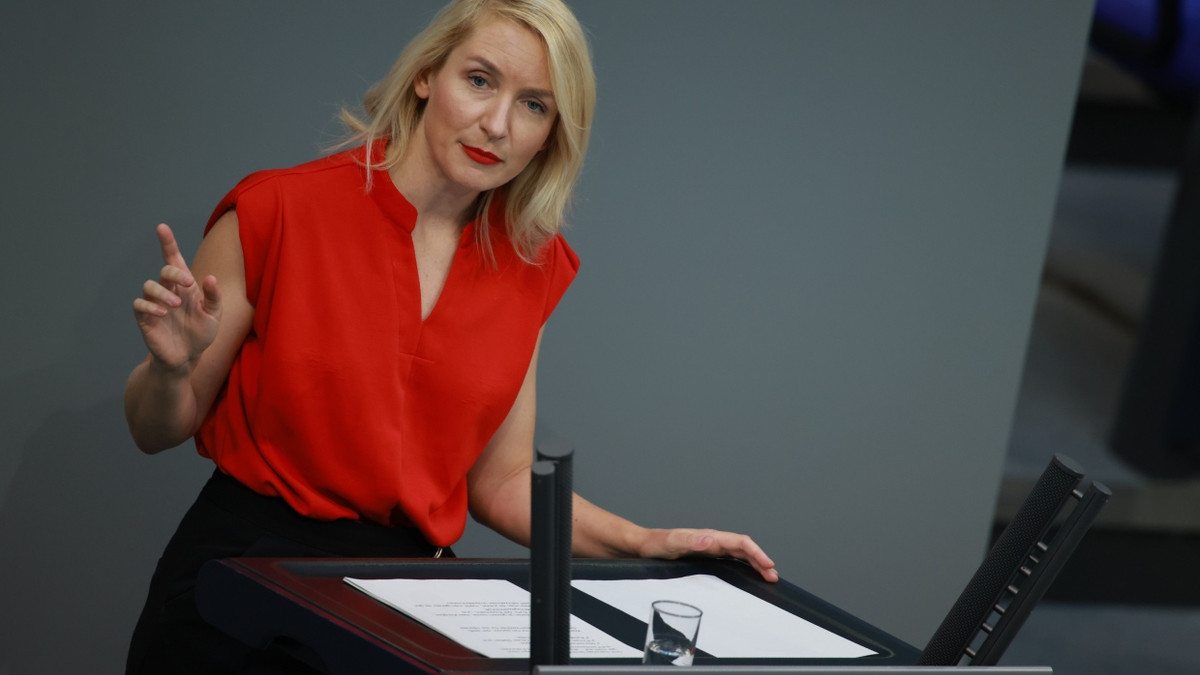 Linken-Chefin Ines Schwerdtner im Bundestag. - EPA