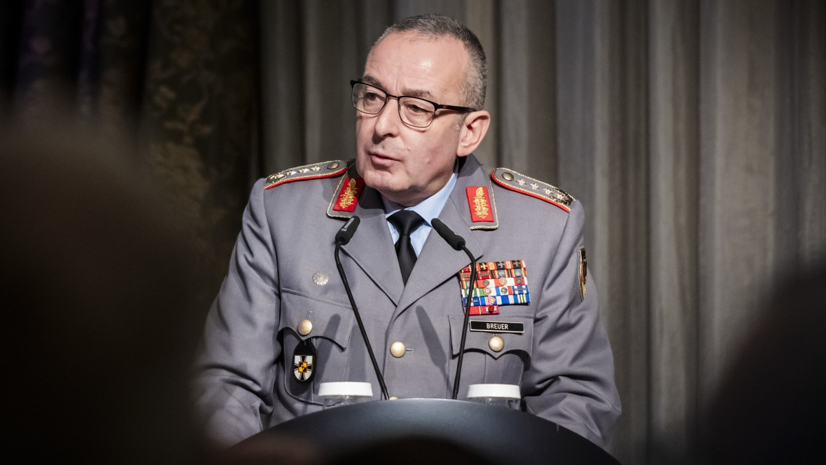 Generalinspekteur Breuer: „Der Krieg von Morgen hat begonnen“ Generalinspekteur Breuer: „Der Krieg von Morgen hat begonnen“