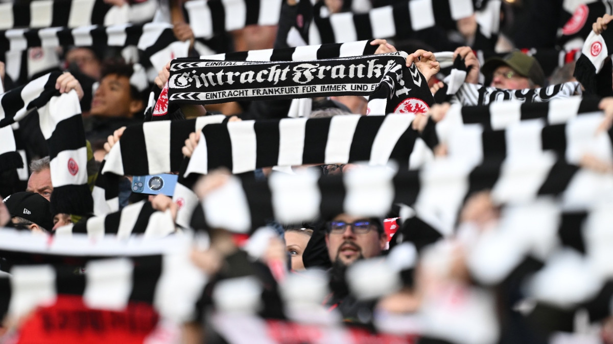 Dürfen nicht nach Neapel reisen: die Fans von Eintracht Frankfurt - EPA
