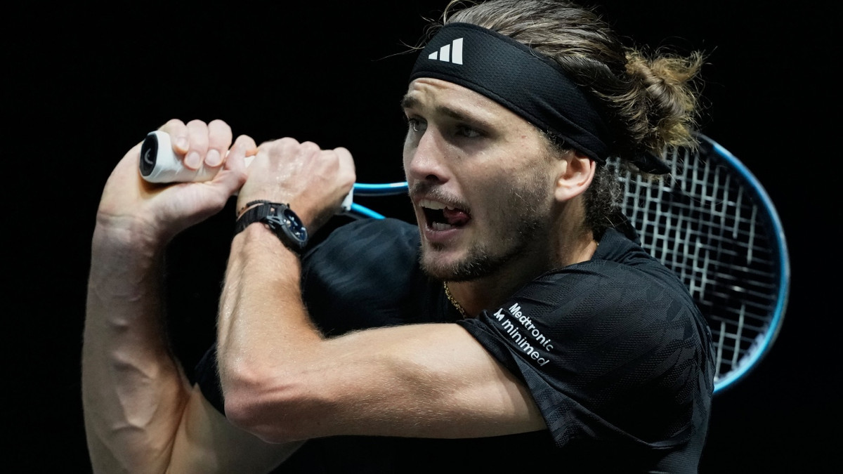 Tennis in Paris: Zverev kämpft sich gegen Medwedew ins Halbfinale