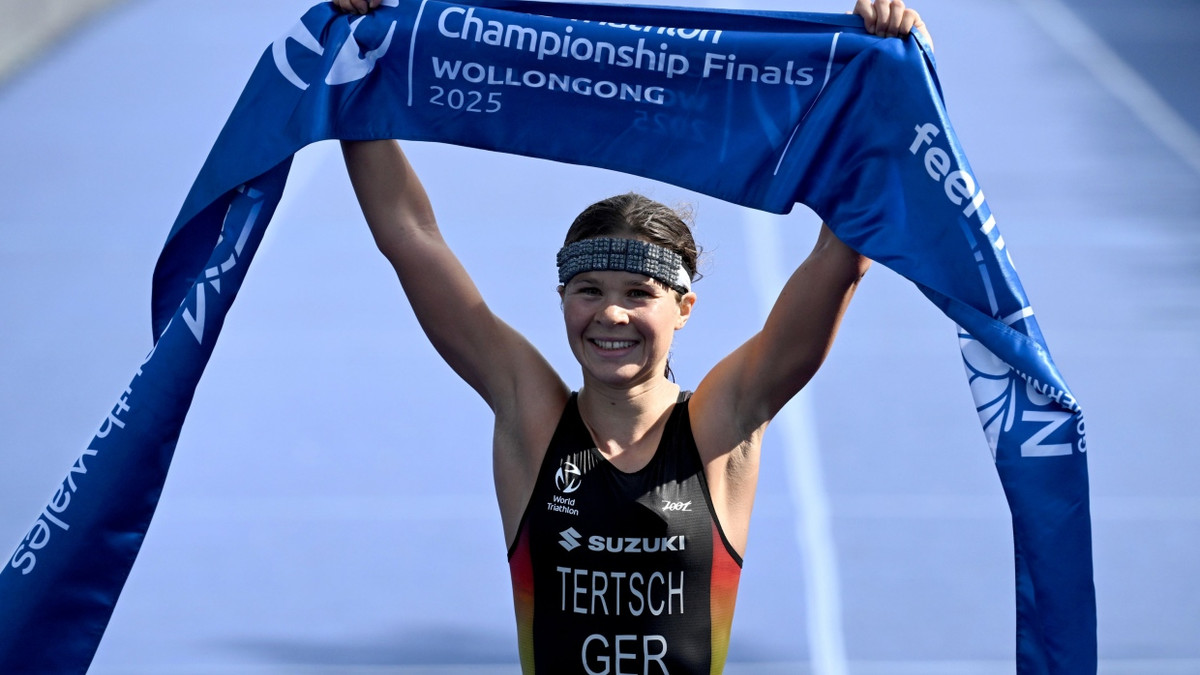 Überglücklich: Triathletin Lisa Tertsch ist Weltmeisterin. - dpa