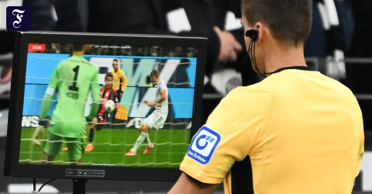 Video-Assistant-Referee-Mensch-freu-dich