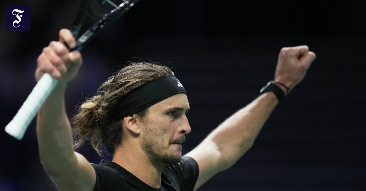 Tennis-Turnier in Paris: Zverev beißt sich durch