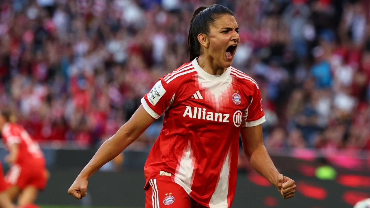 Münchens Jovana Damnjanovic bejubelt das 2:0 gegen Bayer Leverkusen. - EPA