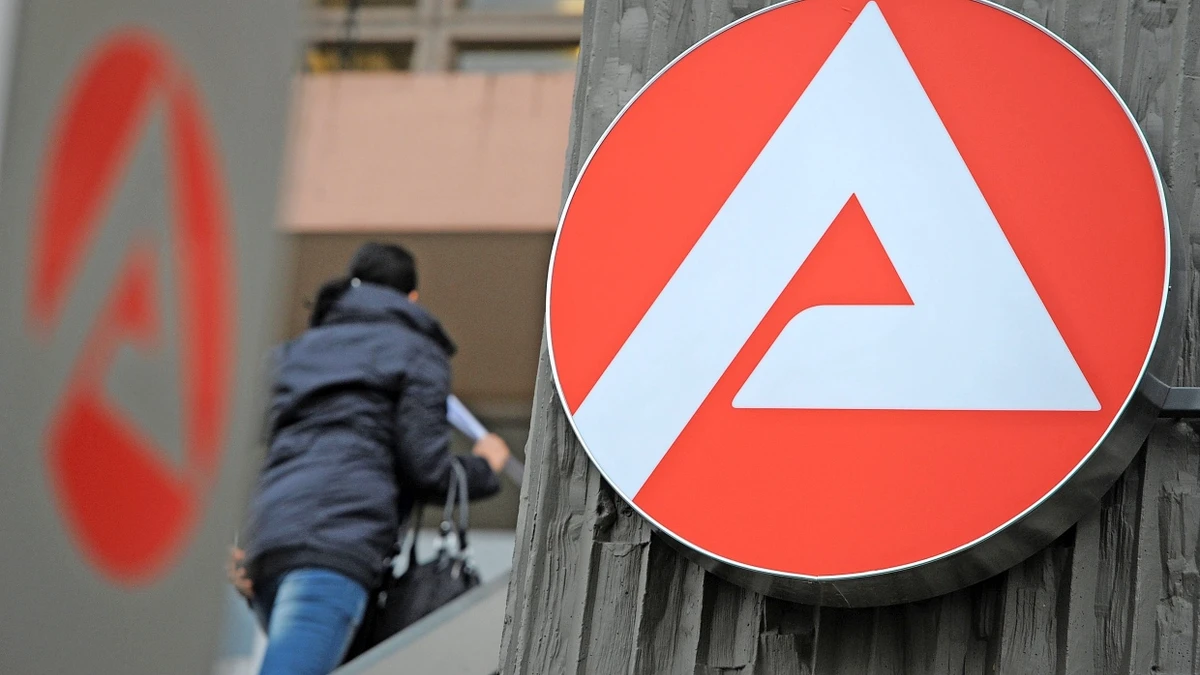Wiesbaden gehört zu den 16 Optionskommunen in Hessen, die sich in eigener Regie um Langzeitarbeitslose kümmern. Ein Erfolgsmodell, heißt es im Rathaus - dpa