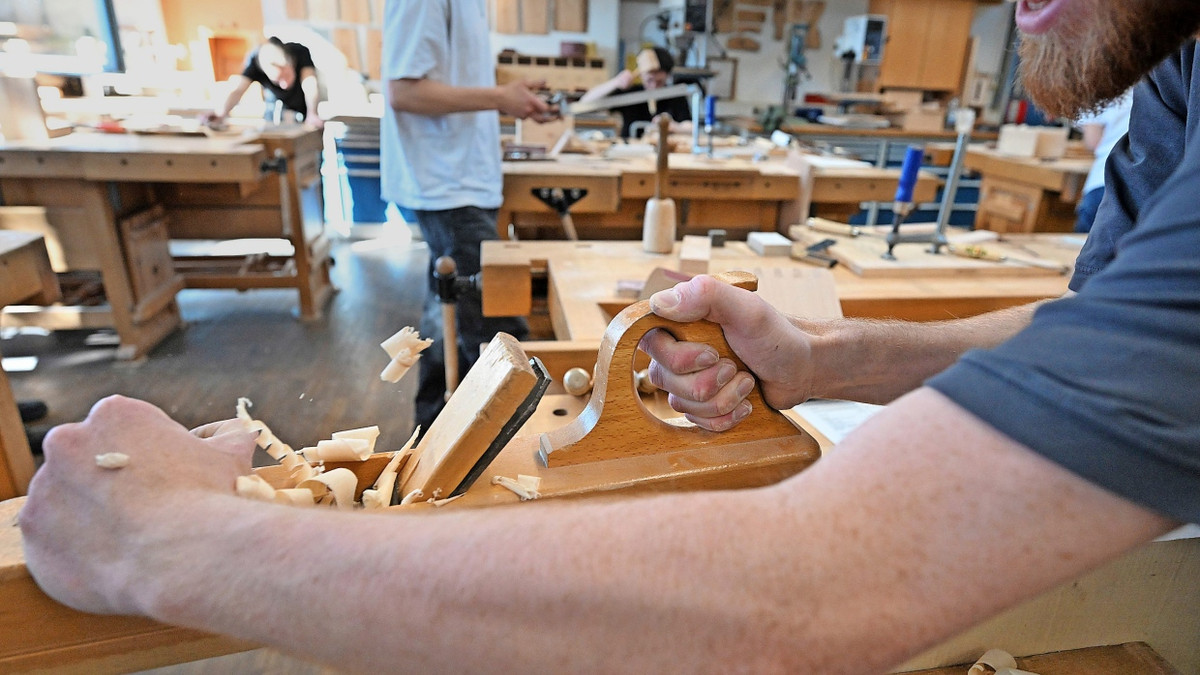 Sparen fürs Alter: Das Vertrauen junger Leute in die Altersvorsorge erodiert Sparen fürs Alter: Das Vertrauen junger Leute in die Altersvorsorge erodiert