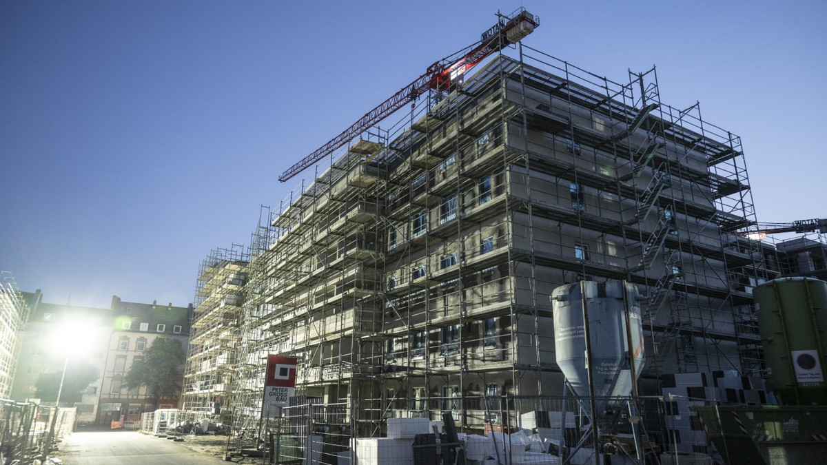 Noch im Rohbau: An einigen Stellen in Frankfurt entstehen noch neue Wohnungen. - dpa