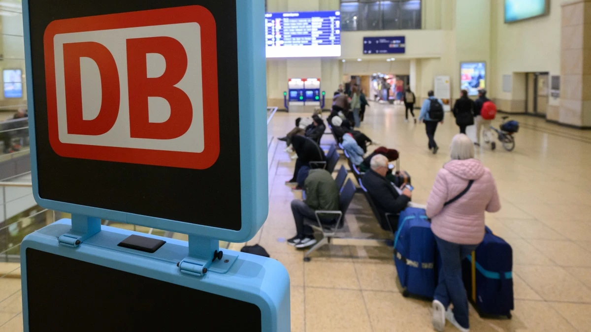 Fahrgäste wurden gebeten, sich vor Fahrtantritt über ihre Verbindungen zu informieren. - dpa
