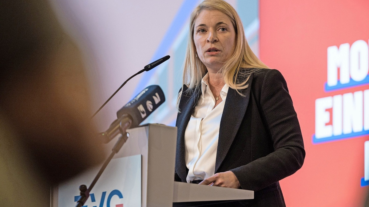 Evelyn Palla: Wie die neue Bahnchefin die Basis umwirbt