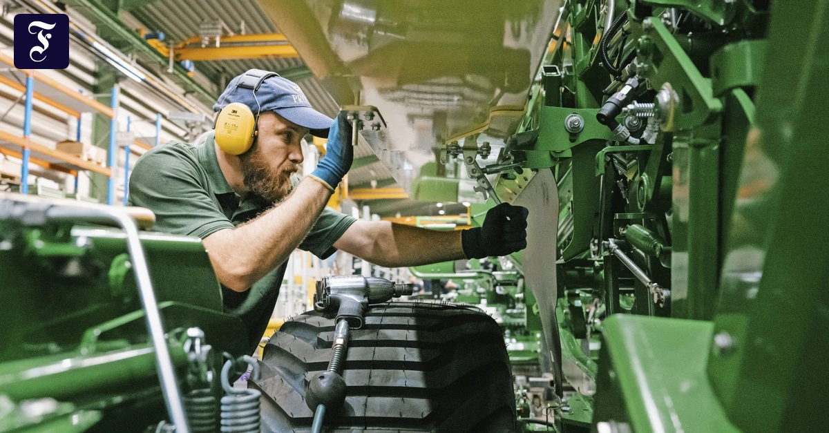 US tariffs: Agricultural machinery manufacturer Krone no longer supplies ...