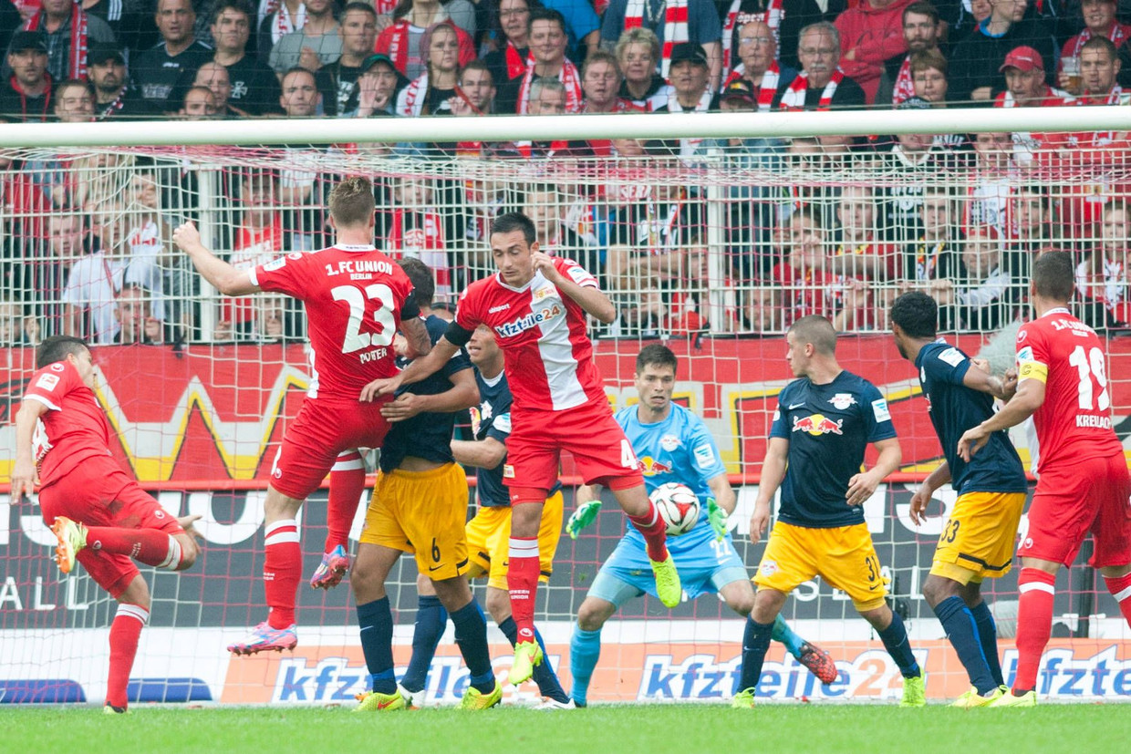 Zweite Bundesliga: Eiserne gewinnen „Kampf der Kulturen“