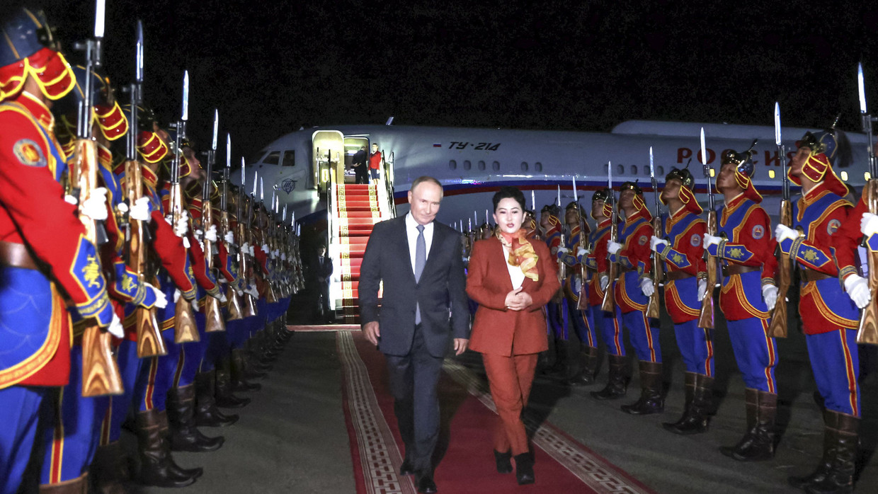 Zu Gast bei Freunden: Putin mit Mongoleis Außenministerin Batmunkh Battsetseg.