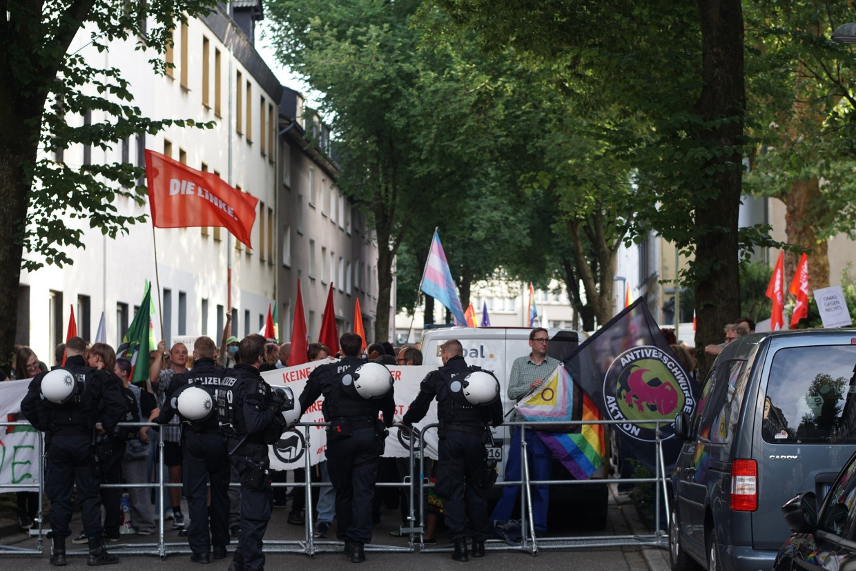 Das Bündnis „Essen stellt sich quer“ protestiert im August in der Marienstraße in Essen-Kray.