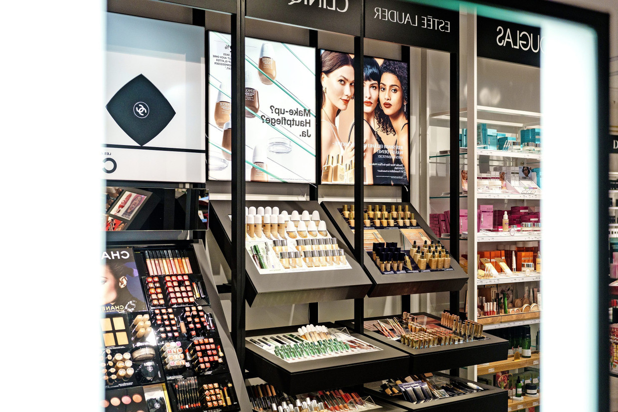 Eindrücke aus der neu eröffneten Douglas-Filiale im Skyline Plaza in