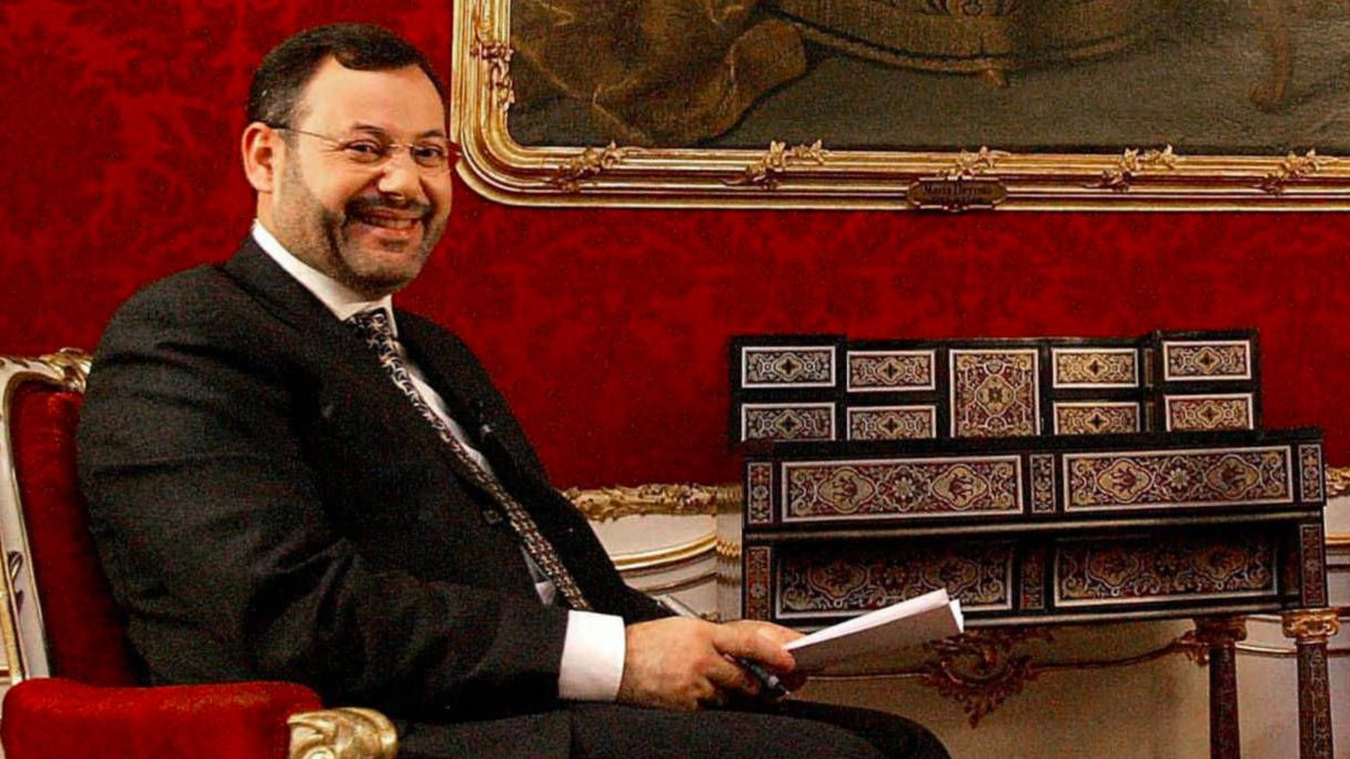 Fernsehjournalist Ahmed Mansur 2004 bei einem Interview in Wien Fernsehjournalist Ahmed Mansur 2004 bei einem Interview in Wien