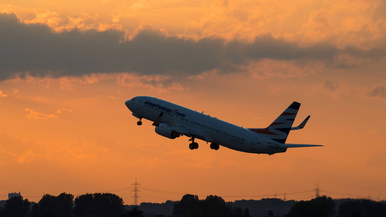 Abflug bestätigt: Eine Maschine der Fluglinie Smart Wings ist seit Dienstagsabend auf dem Weg nach Kabul.
