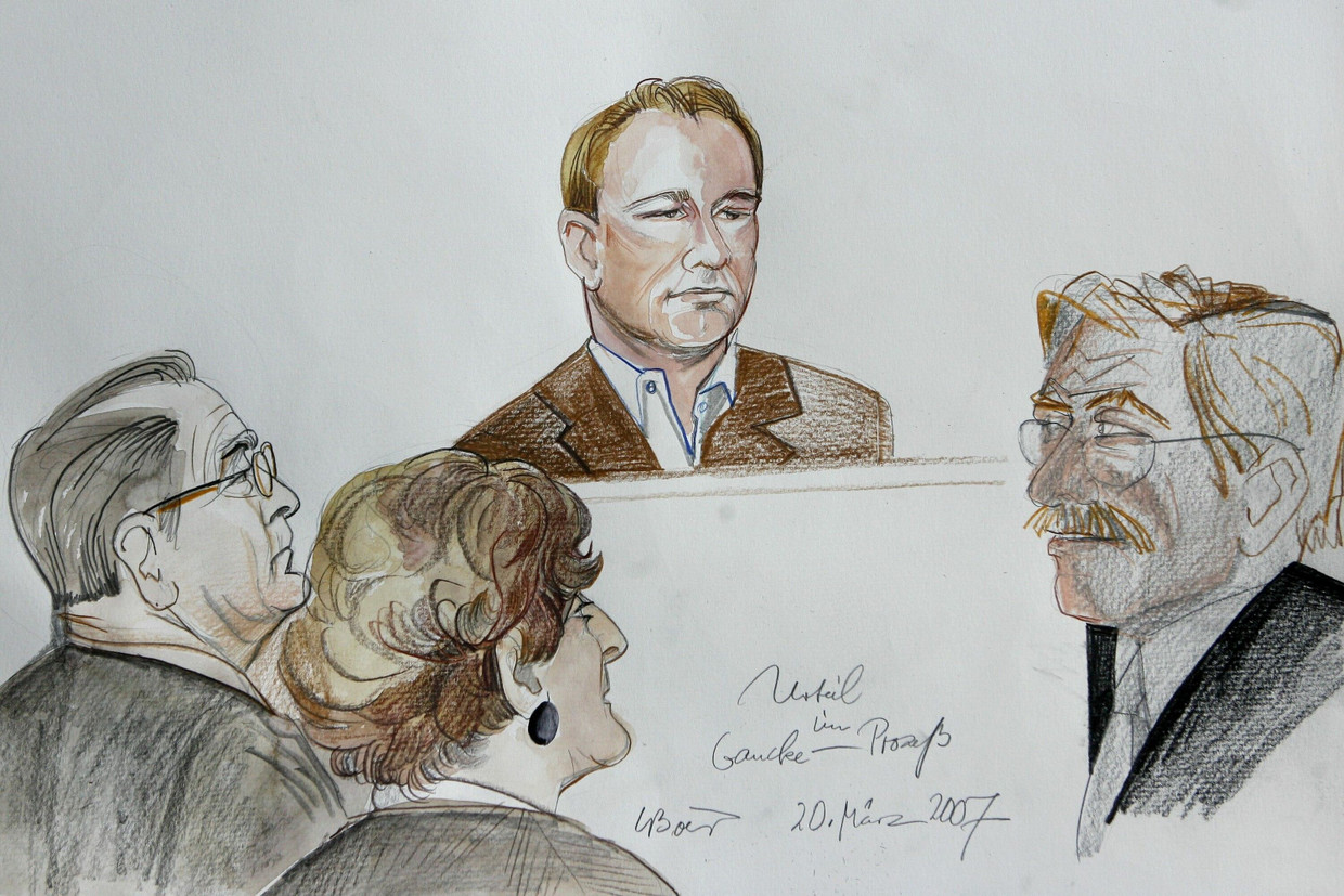 2007 im Landgericht Hannover: Die Zeichnung von Christine Bör zeigt die Urteilsverkündung im Mordfall Gaucke.