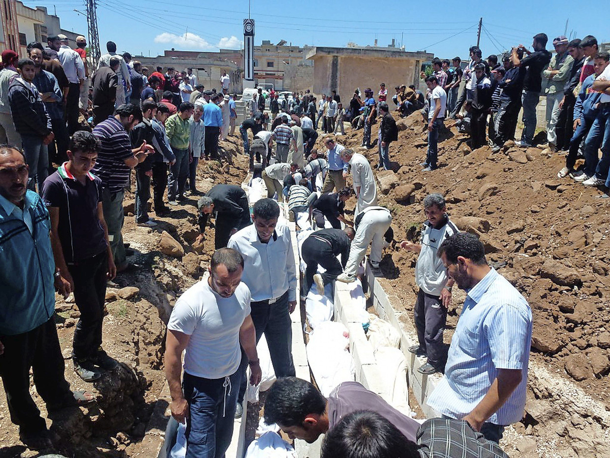 Ein Massenbegräbnis nach dem Massaker in al-Hula im Mai 2012