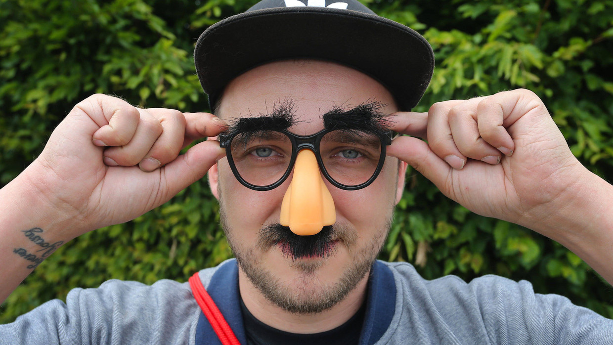 Vong Nase her ist noch Verbesserungsbedarf: „Willy Nachdenklich“ ist der selbst ernannte Erfinder eines Sprachphänomens, zu dem auch Begriffe wie „I bims“ gehören.