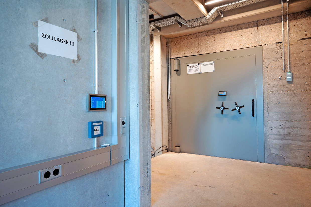 Höchste Sicherheit: Panzertür zum Zolllager von Tradium