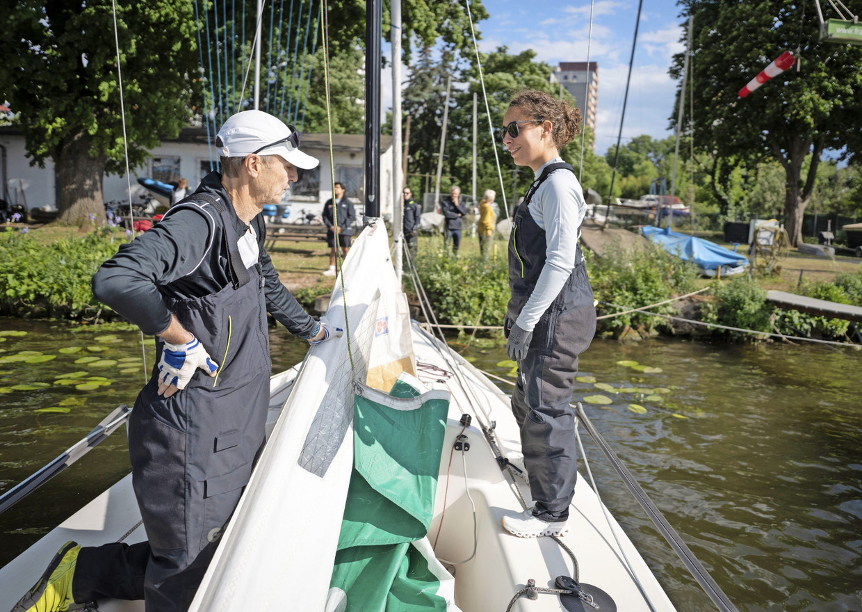 Sailors on the banks of the Main River