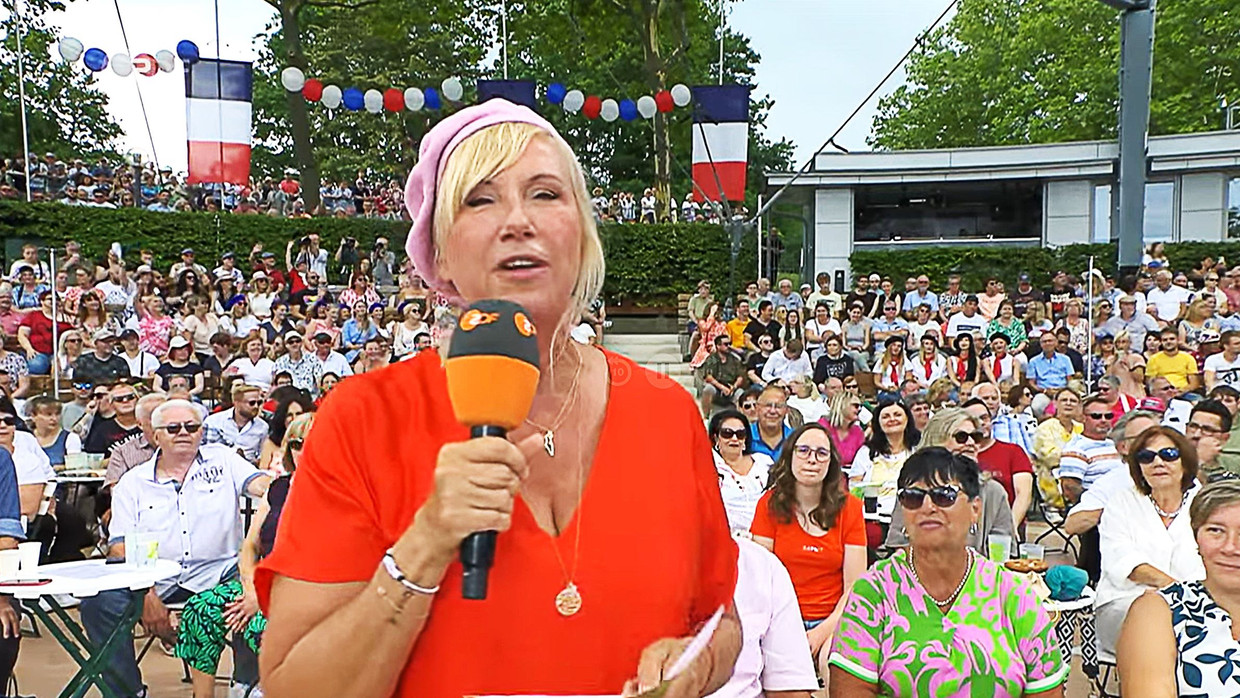 Andrea Kiewel im „ZDF-Fernsehgarten“ am vergangenen Sonntag Andrea Kiewel im „ZDF-Fernsehgarten“ am vergangenen Sonntag