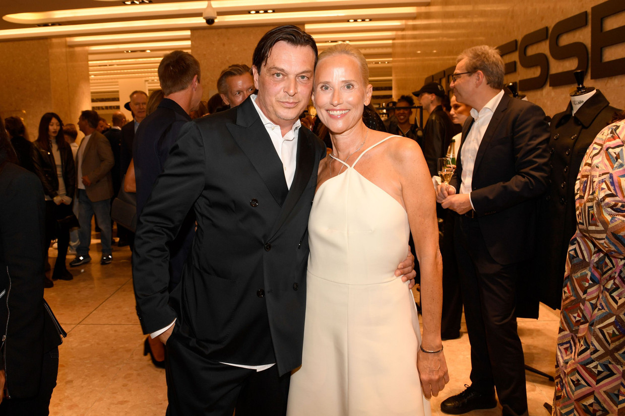 CEO Noro Hoferer (links) mit der Münchner Talent-Agentur-Chefin Daniela Giller bei der Launch-Party im KaDeWe