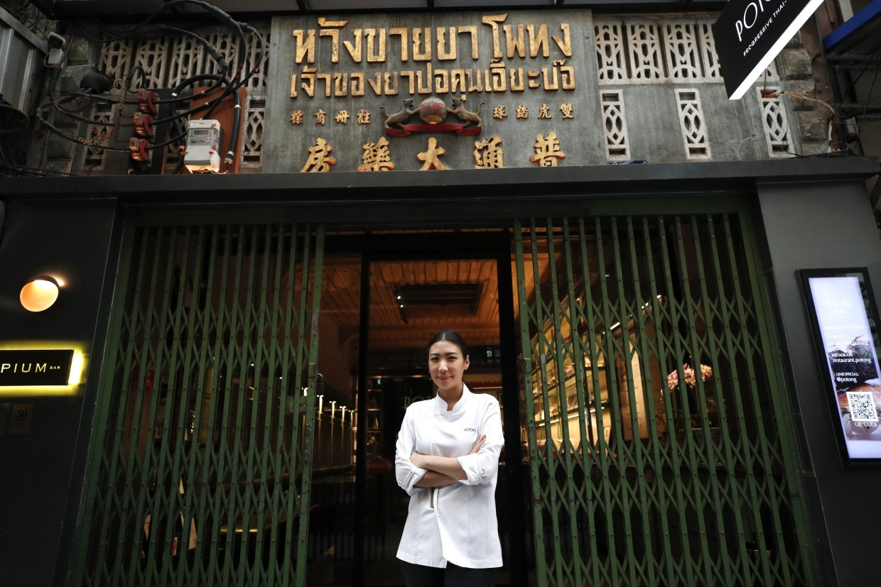 Chef Pam vor ihrem Restaurant „Potong“ in Bangkoks Chinatown