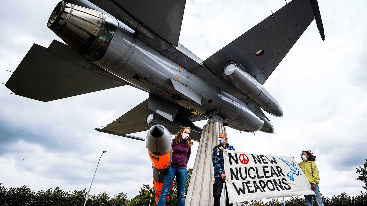 Umstrittene Übung: Demonstranten am 26. September 2020 am Eingang zur Volkel Air Base