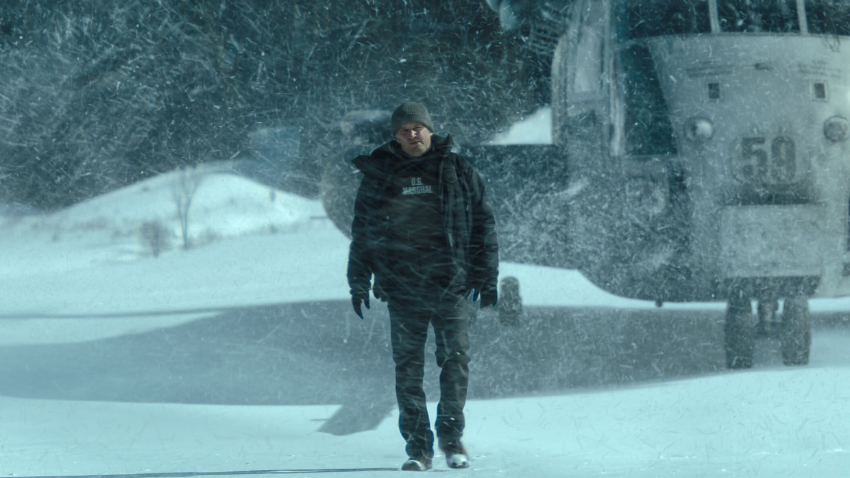 Mann im Schnee: Jason Clarke spielt den Sheriff.