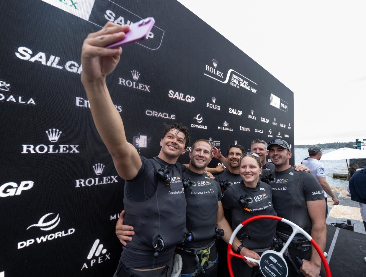 Ein Selfie für die Sieger: das deutsche Team nach der Siegerehrung am Genfer See