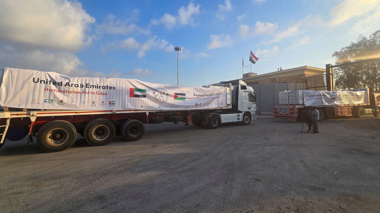 Lastwagen mit humanitärer Hilfe der Vereinigten Arabischen Emirate für den Gazastreifen