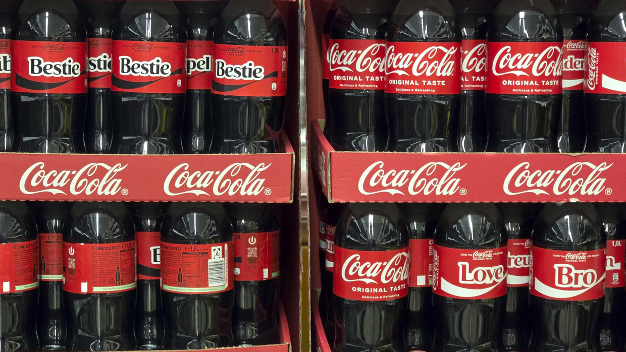 Coca-Cola: Das US-Unternehmen lässt schon seit fast 100 Jahren in Deutschland produzieren – und wirbt auch damit.