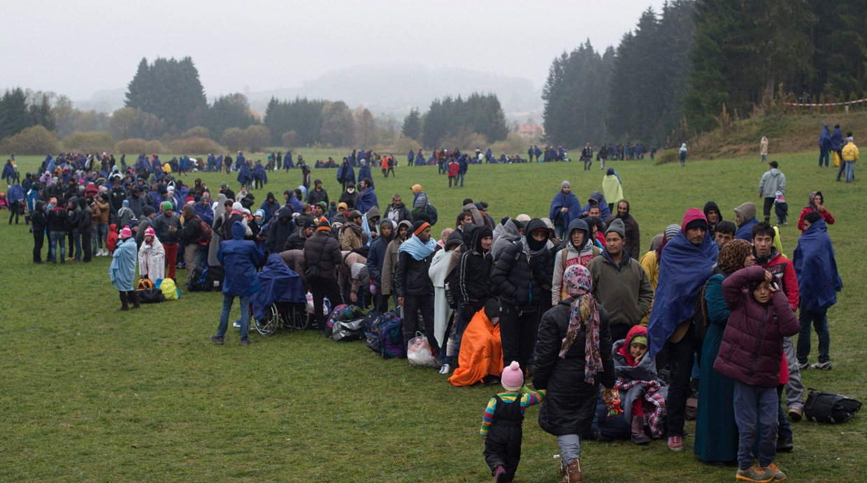Bilder jener Tage: Migranten am 29. Oktober 2015 nahe Wegscheid (Bayern) an der deutsch-österreichischen Grenze