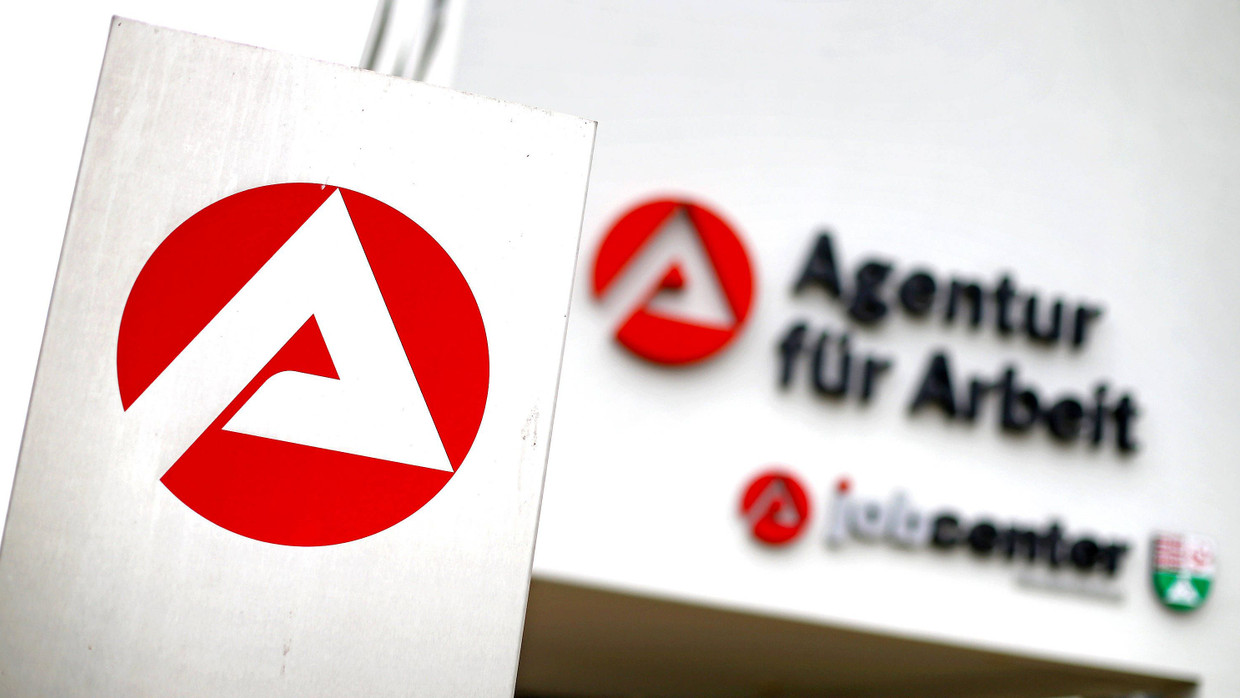 Mit der Wiedereröffnung der Jobcenter drohen Hartz-IV-Empfängern wieder Sanktionen.