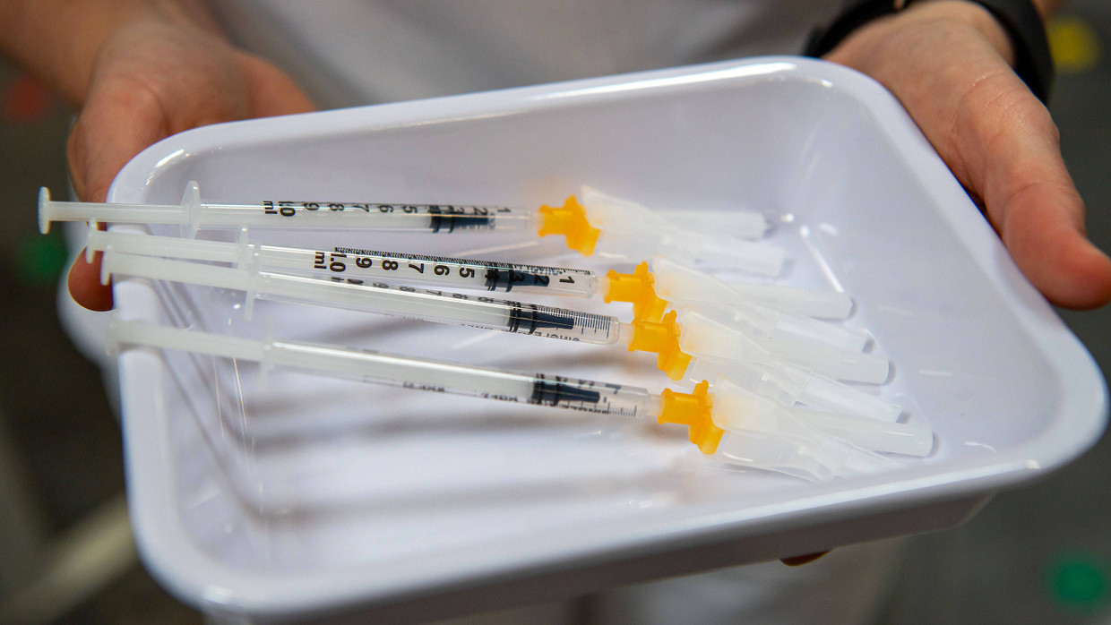 Nur Kinder und Jugendliche mit Vorerkrankungen sollen sich gegen Corona impfen lassen. Nur Kinder und Jugendliche mit Vorerkrankungen sollen sich gegen Corona impfen lassen.