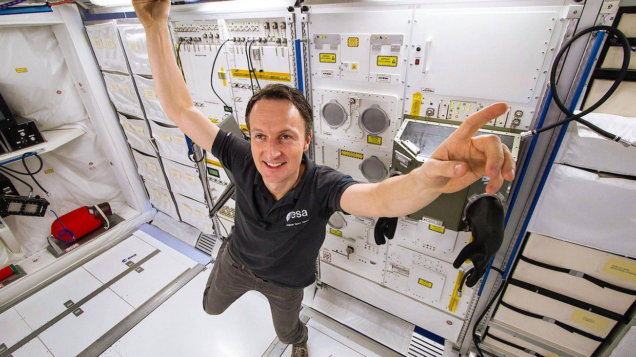 Nach oben: Matthias Maurer, hier 2017 im Trainingsmodul des European Astronaut Center in Köln, bereitet sich nun auf einen möglichen Einsatz auf der chinesischen Raumstation vor. Nach oben: Matthias Maurer, hier 2017 im Trainingsmodul des European Astronaut Center in Köln, bereitet sich nun auf einen möglichen Einsatz auf der chinesischen Raumstation vor.