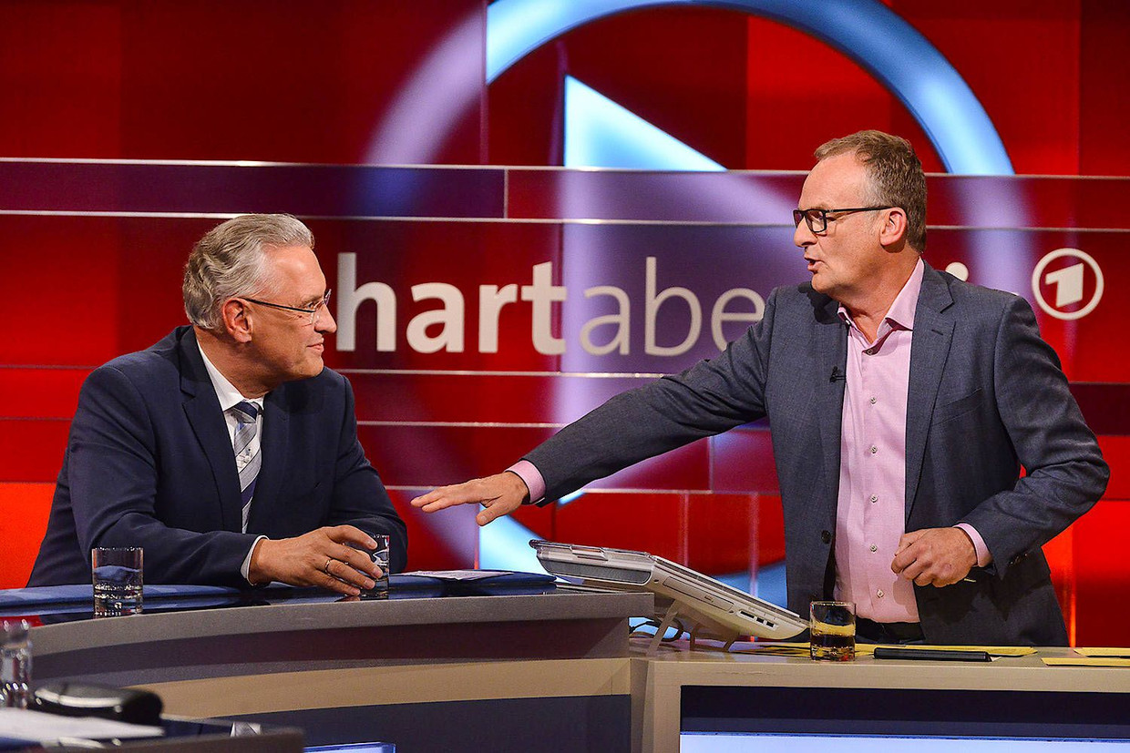 Und Action: Frank Plasberg ist in „hart aber fair“ (hier mit dem bayerischen Innenminister Joachim Herrmann) nicht zimperlich. Und Action: Frank Plasberg ist in „hart aber fair“ (hier mit dem bayerischen Innenminister Joachim Herrmann) nicht zimperlich.