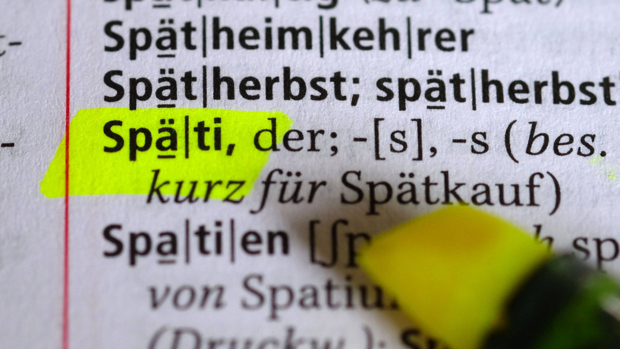 Der Späti, also die Möglichkeit zum Späteinkauf, ist eines von 5000 neuen Wörtern im Duden. Der Späti, also die Möglichkeit zum Späteinkauf, ist eines von 5000 neuen Wörtern im Duden.