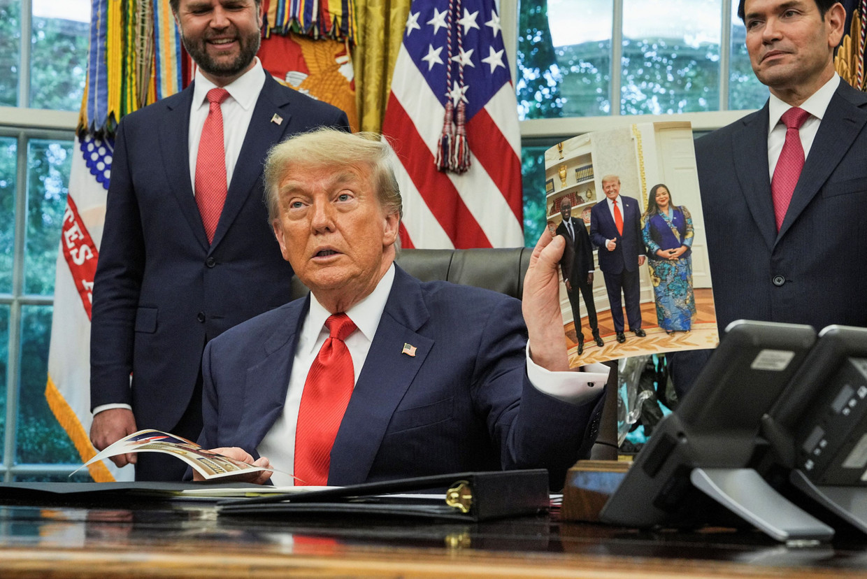 Wo bleiben die Präsidenten? Bisher gibt es nur ein Bild Trumps mit dem ruandischen Außenminister Olivier Nduhungirehe und der Außenministerin Kongos, Therese Kayikwamba Wagner