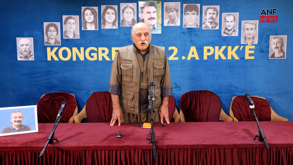 Rede des Mitglieds des PKK-Exekutivkomitees Duran Kalkan auf dem PKK-Parteitag im Norden Iraks am 12. Mai.