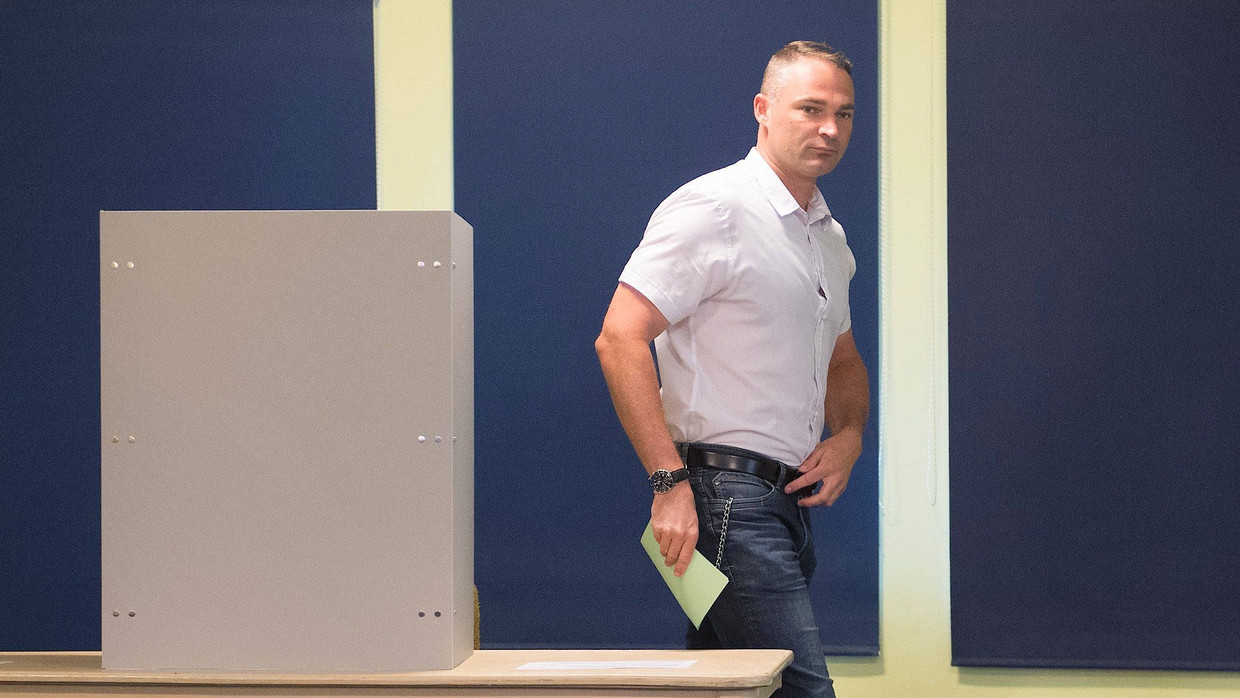 AfD-Politiker Sebastian Wippel am Sonntag bei der Stimmabgabe in einem Görlitzer Wahllokal. AfD-Politiker Sebastian Wippel am Sonntag bei der Stimmabgabe in einem Görlitzer Wahllokal.