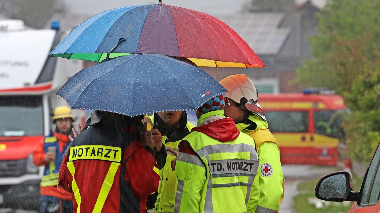 Sanitäter, Ärzte, Polizisten: Hilfe für die Helfer