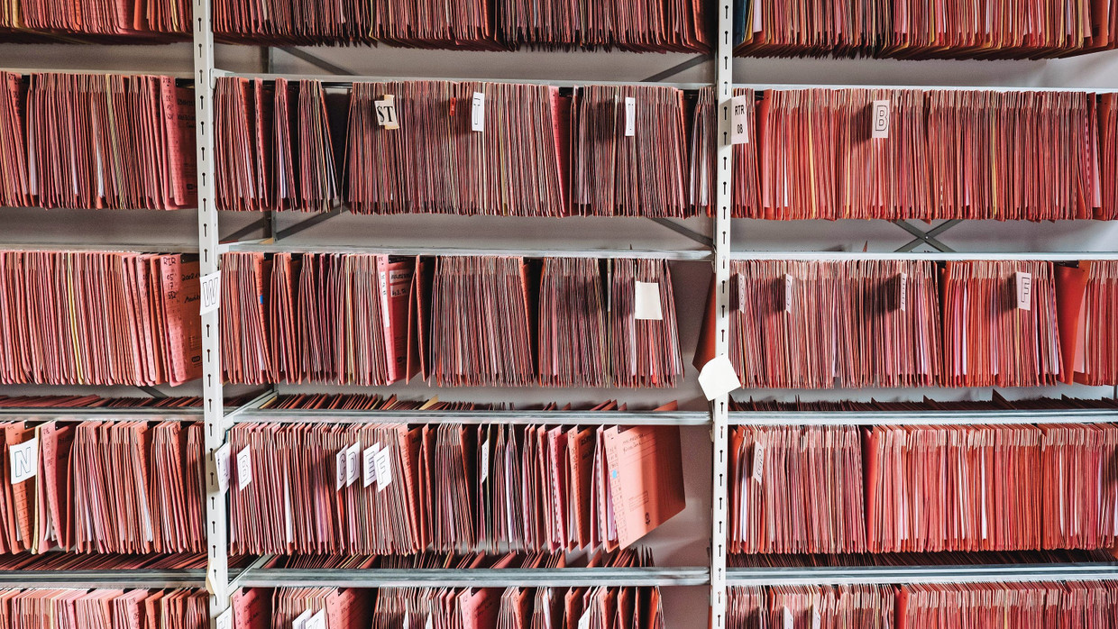 Teil des Papierakten in einer Kölner Bundesbehörde Standortproblems: Teil des Papierakten in einer Kölner Bundesbehörde Standortproblems: