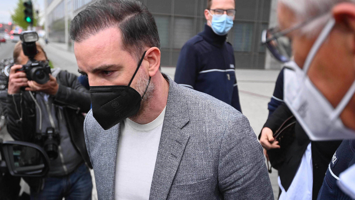 Christoph Metzelder verlässt am vergangenen Donnerstag das Amtsgericht in Düsseldorf